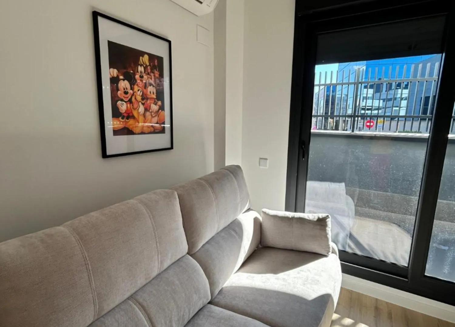 Estudios Homer Y Disney Con Piscina Olimpica Climatizada, Exterior,Gimnasio, Coworking, Netflix Y Wifi Gratis San Sebastián de los Reyes Apartamento