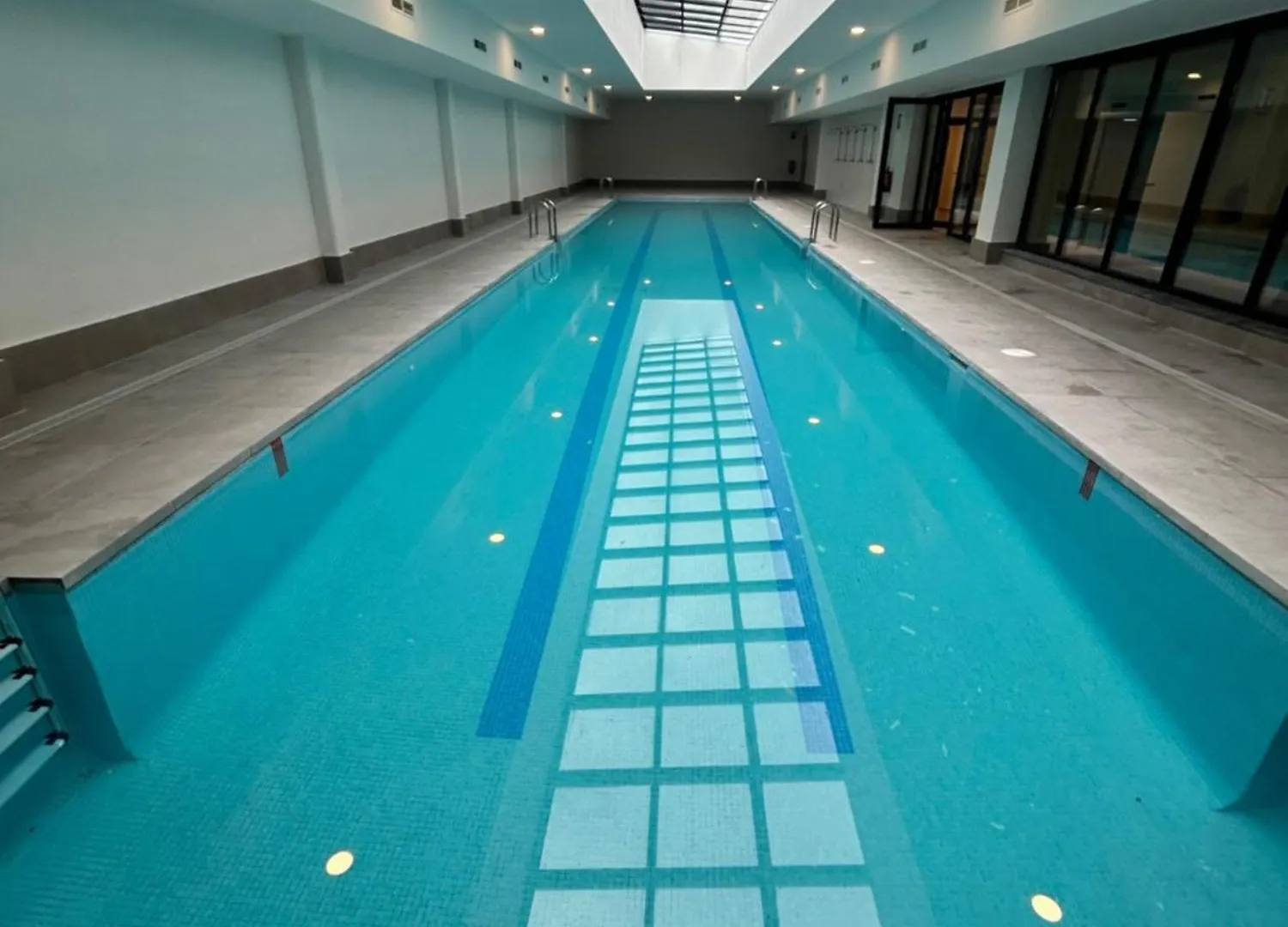 Apartamento Estudios Homer Y Disney Con Piscina Olimpica Climatizada, Exterior,Gimnasio, Coworking, Netflix Y Wifi Gratis San Sebastián de los Reyes España
