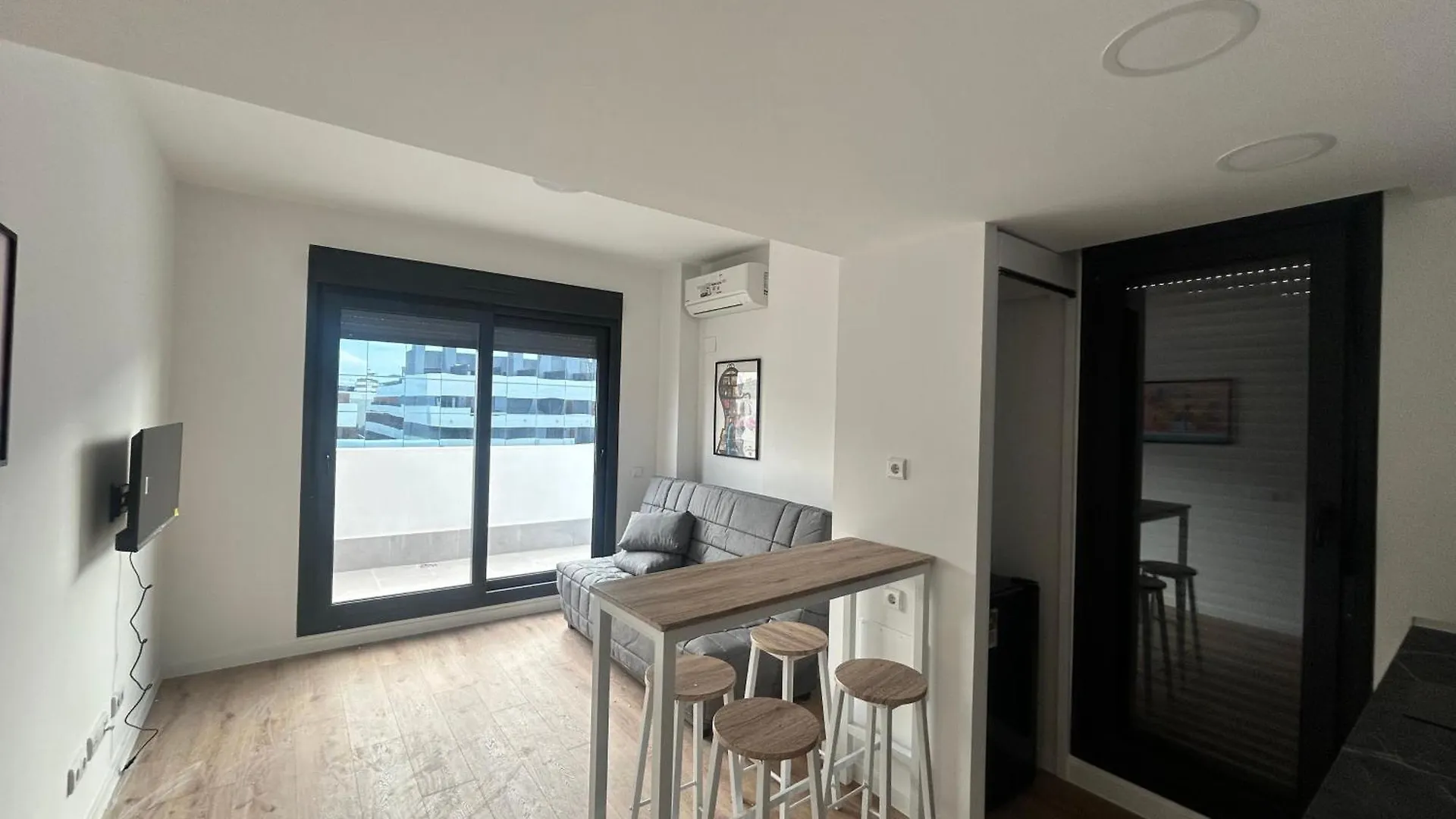 Apartamento Estudios Homer Y Disney Con Piscina Olimpica Climatizada, Exterior,Gimnasio, Coworking, Netflix Y Wifi Gratis San Sebastián de los Reyes