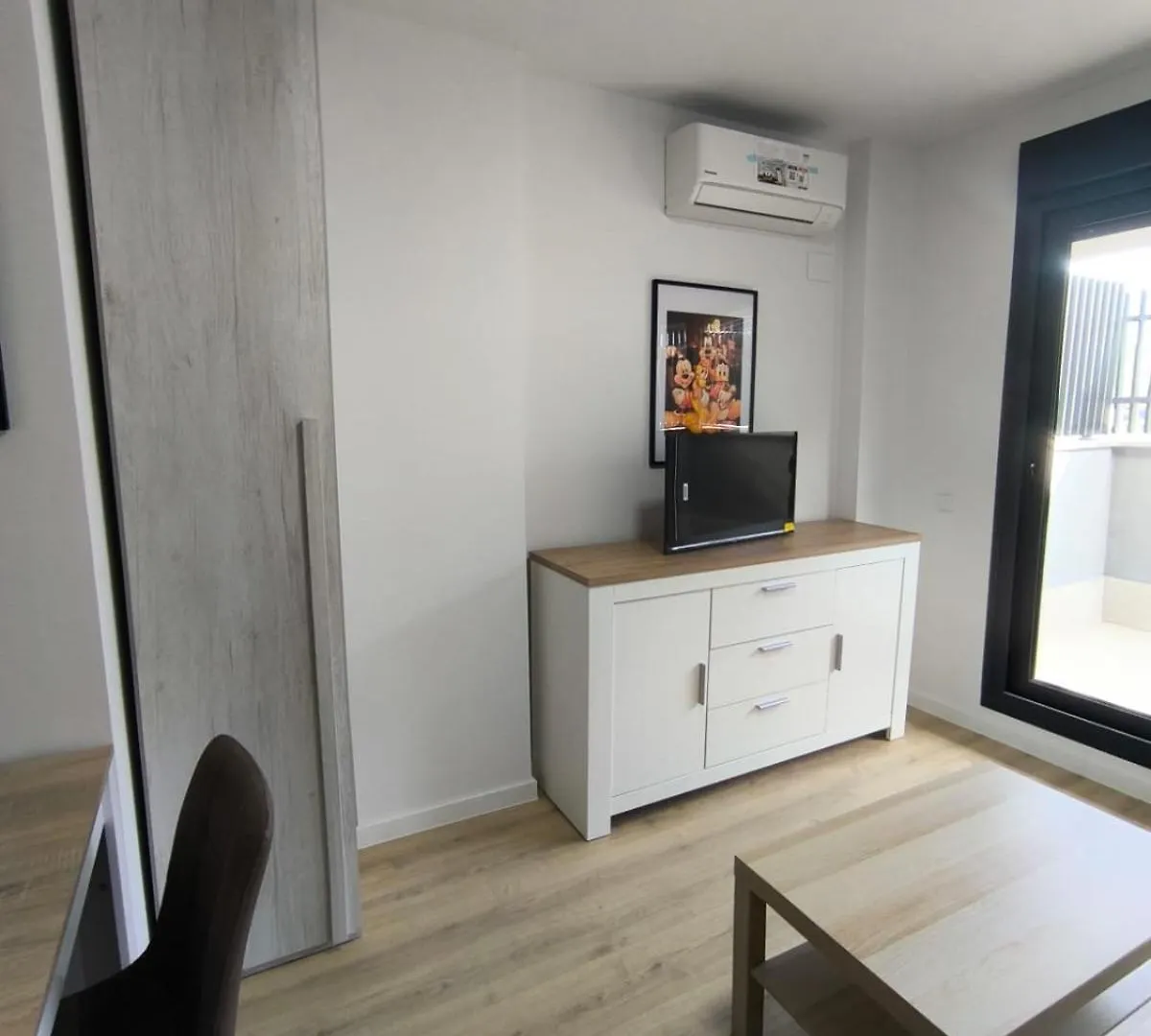 Apartamento Estudios Homer Y Disney Con Piscina Olimpica Climatizada, Exterior,Gimnasio, Coworking, Netflix Y Wifi Gratis San Sebastián de los Reyes