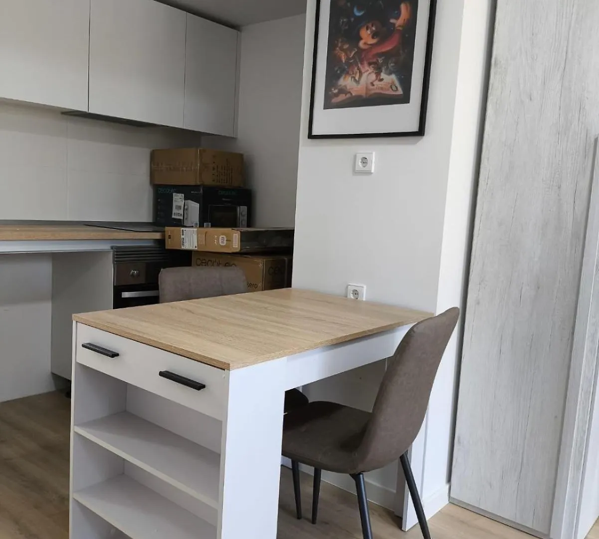 Estudios Homer Y Disney Con Piscina Olimpica Climatizada, Exterior,Gimnasio, Coworking, Netflix Y Wifi Gratis San Sebastián de los Reyes