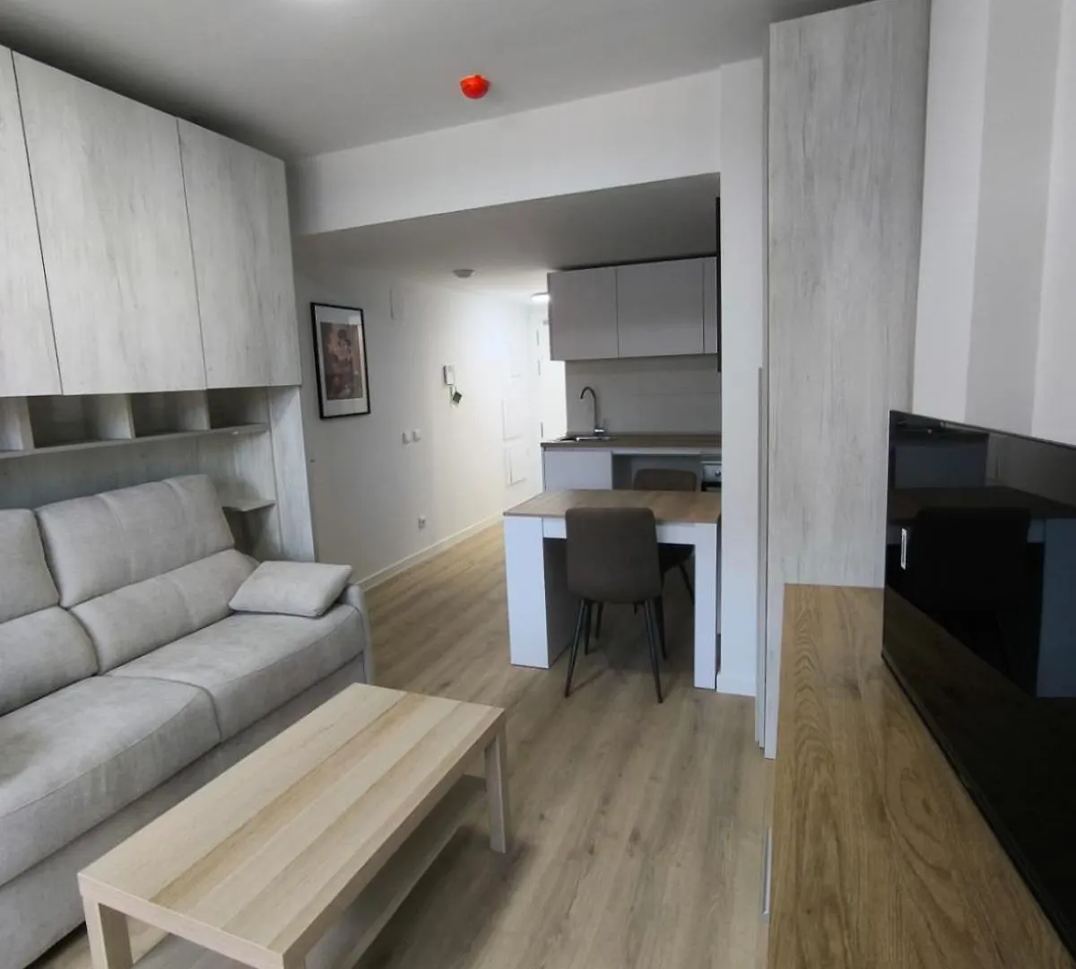 Estudios Homer Y Disney Con Piscina Olimpica Climatizada, Exterior,Gimnasio, Coworking, Netflix Y Wifi Gratis San Sebastián de los Reyes 0*,  España